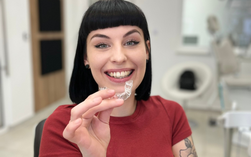 nevidljivi aparatic za ravnanje Pollak dental